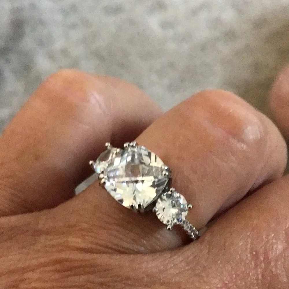 Three stone ring - Picture 2 of 4